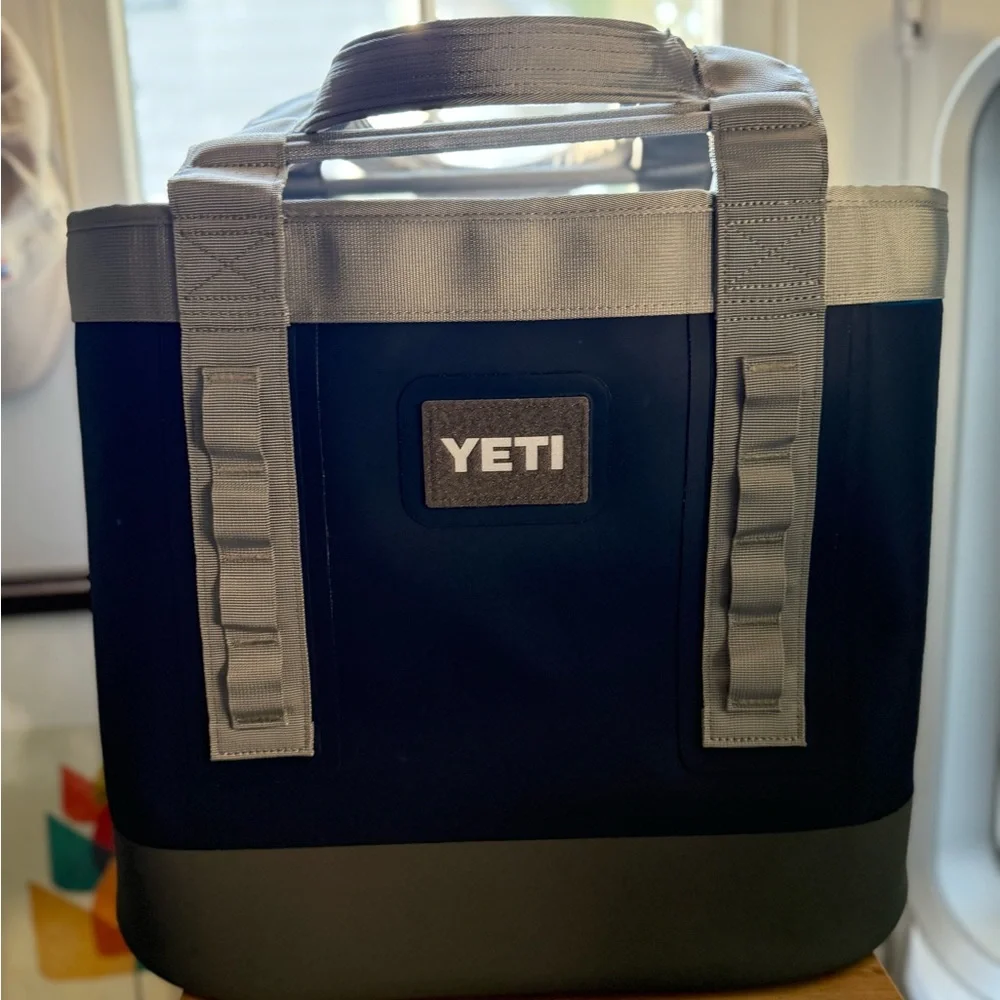 YETI Camino Carryall 35 - Blue and Gray - Picture 3 of 4